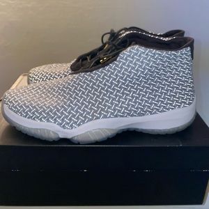 Jordan future premium ‘Metallic Silver’